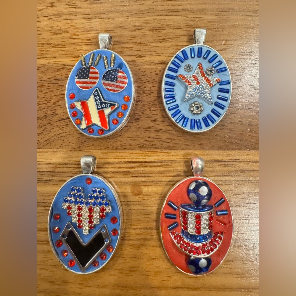 🇺🇸 Patriotic ✨ Hand Crafted  Bag Charms ✨5
Each.